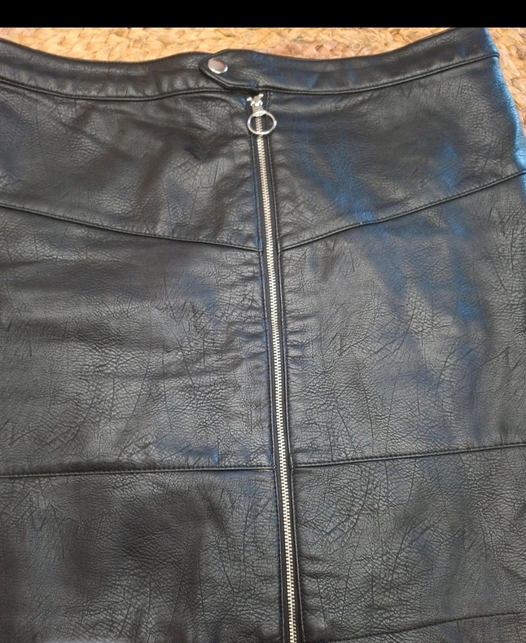 Jupe courte en similicuir noir avec fermeture éclair Camaïeu T44 – Camaïeu – taille XXL / 44 / 16 2