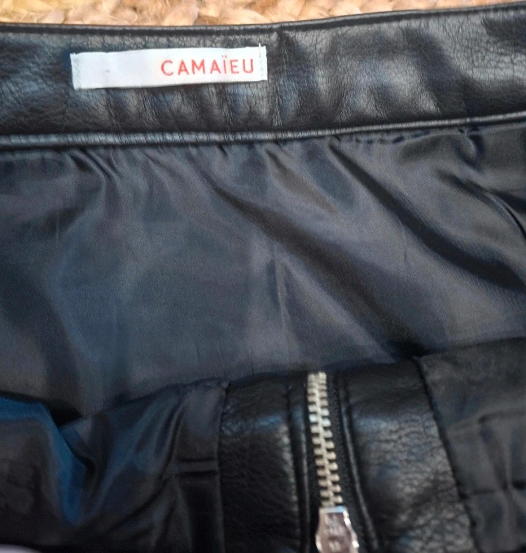 Jupe courte en similicuir noir avec fermeture éclair Camaïeu T44 – Camaïeu – taille XXL / 44 / 16 3