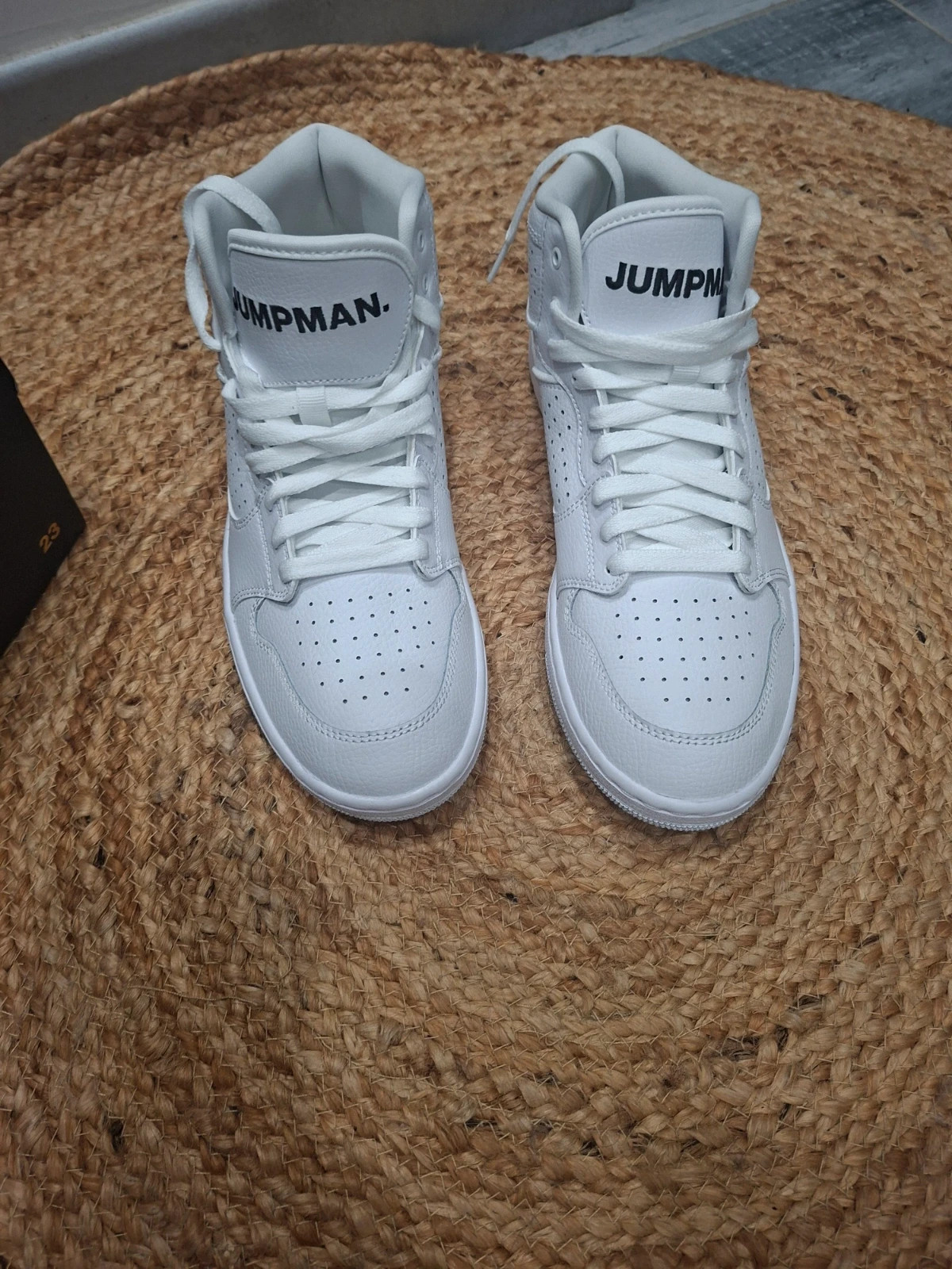 Baskets Jordan Access Triple White – Taille 42 (Neuf avec boîte)