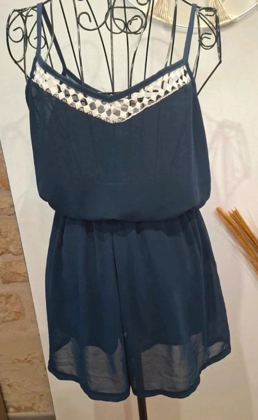 Combi-short fluide bleu marine avec dentelle