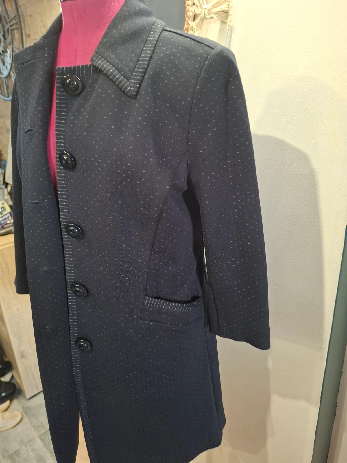Manteau Mi-Long / Veste Longue Bleue Nuit à Micro-Motifs Cabi - Taille S (Neuf sans étiquette) – CAbi – taille S / 36 / 8 3