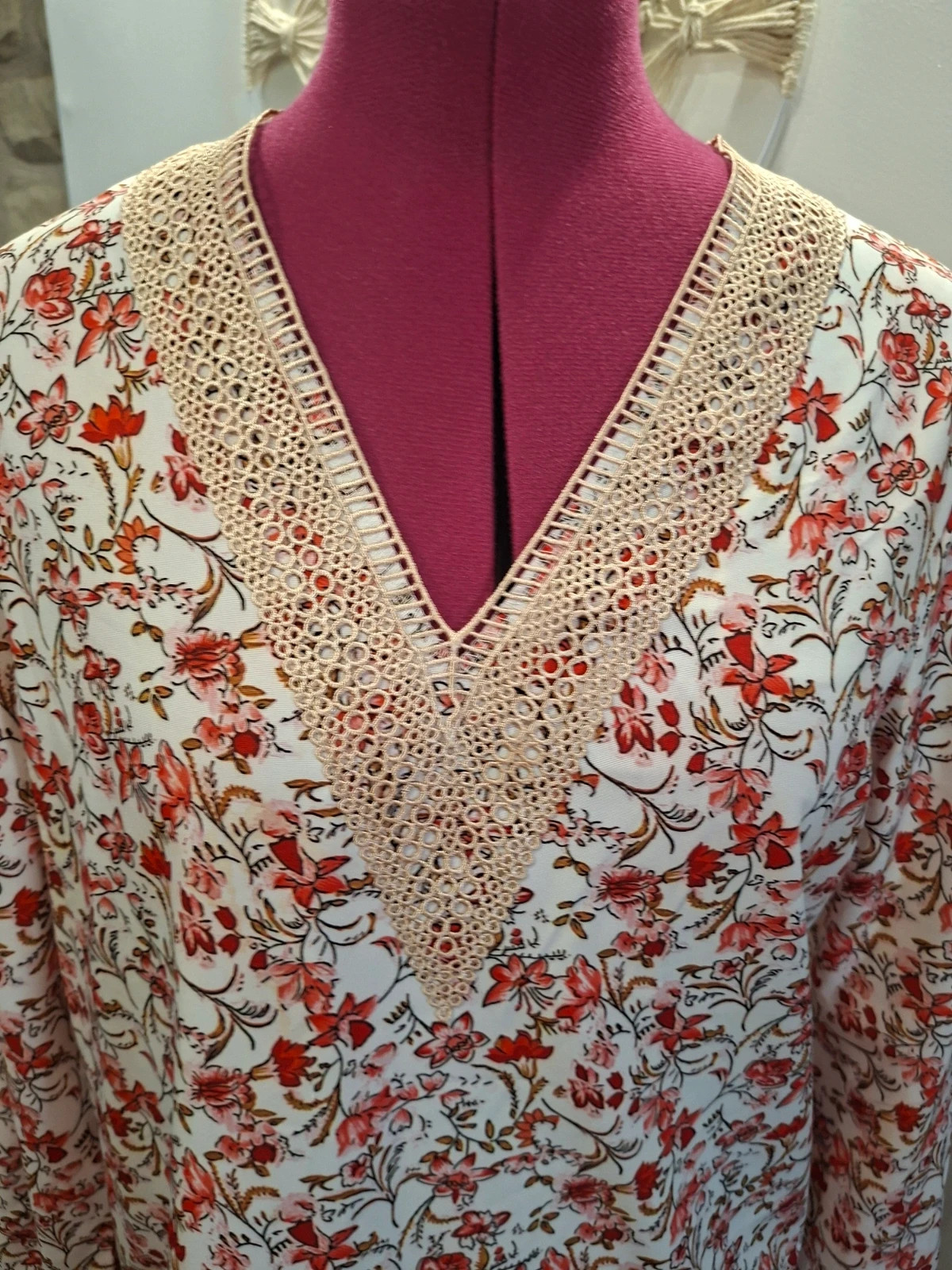 Blouse fluide fleurie avec encolure dentelle - Taille S (Neuf sans étiquette) – taille S / 36 / 8 2