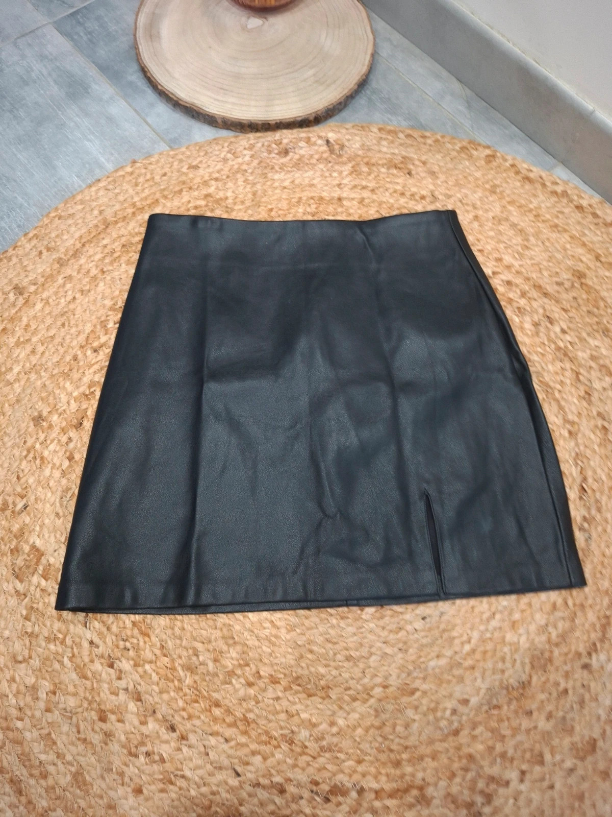 Jupe courte similicuir noire Amisu – taille 38 – chic & rock