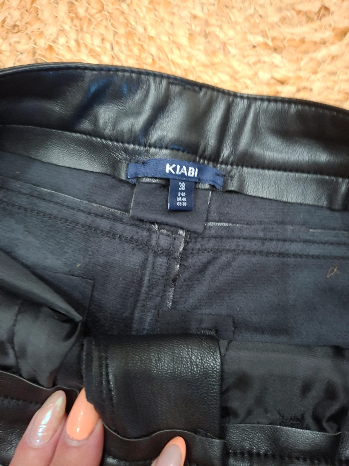 Pantalon noir en simili cuir Kiabi – Taille 38 – Kiabi – taille M / 38 / 10 3