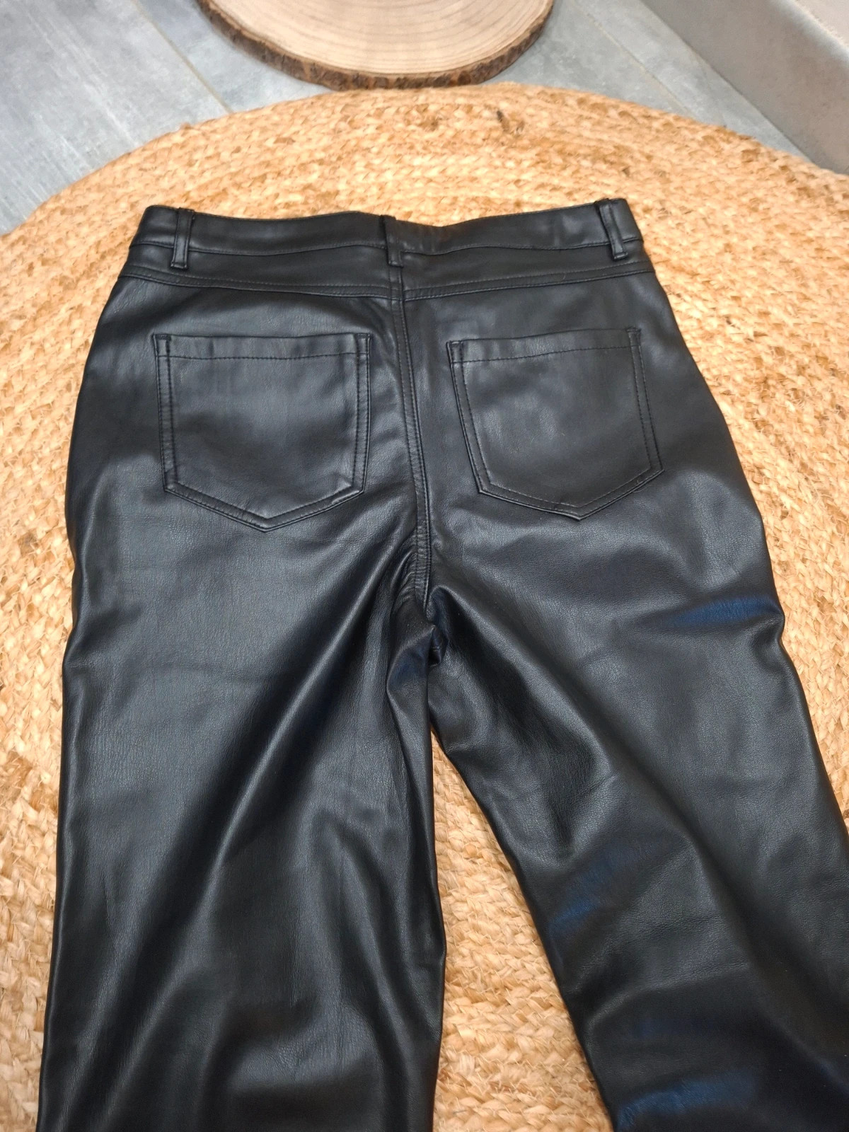 Pantalon noir en simili cuir Kiabi – Taille 38 – Kiabi – taille M / 38 / 10 4