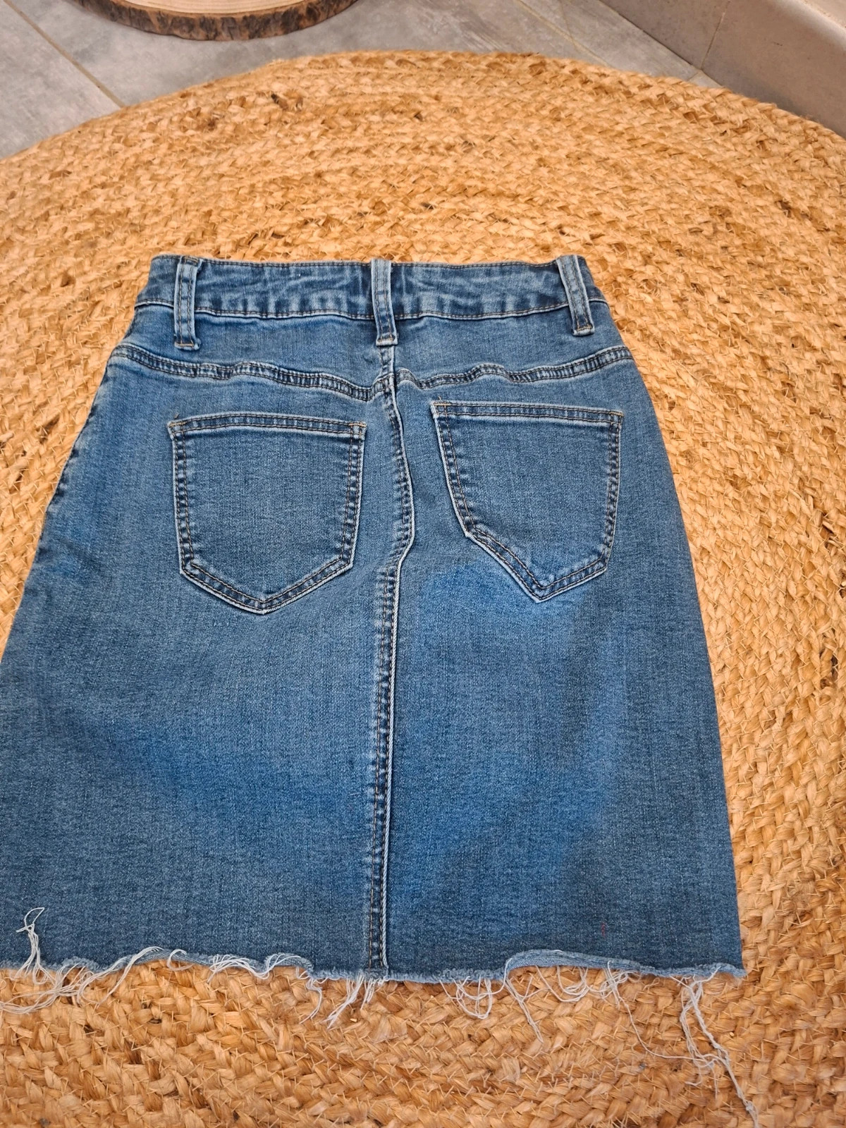 Jupe en jean ONLY Pearl taille haute zippée – S/36 – bords effilochés – ONLY – taille S / 36 / 8 3