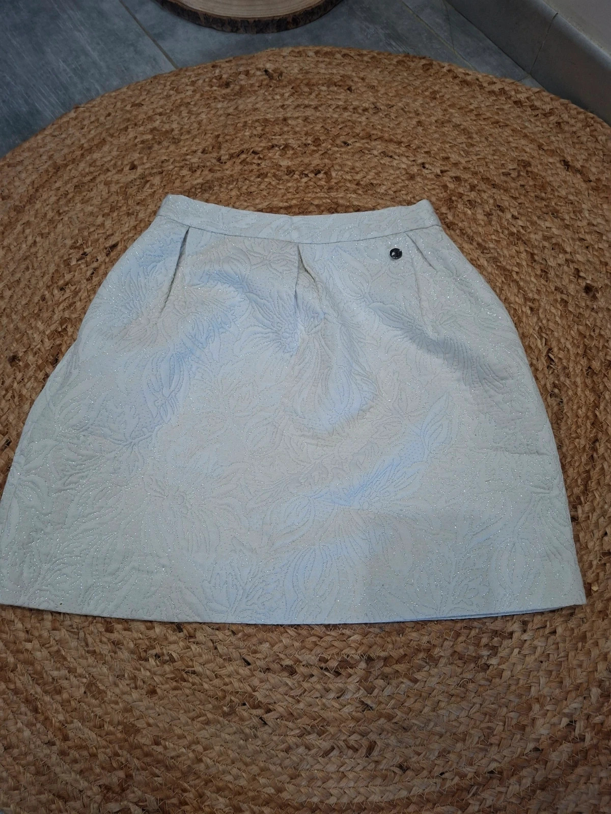 Jupe Kaporal jacquard blanc cassé & argenté – coupe patineuse – S/36