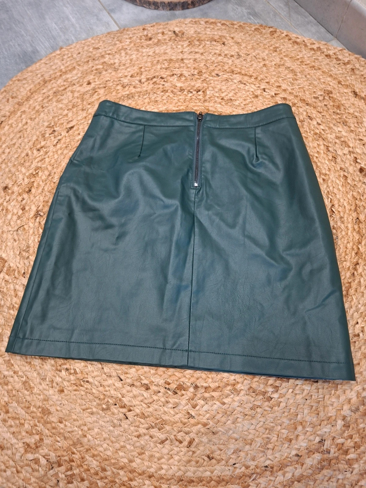 Jupe Bréal en similicuir vert sapin – coupe trapèze – S/36 – Bréal – taille S / 36 / 8 5