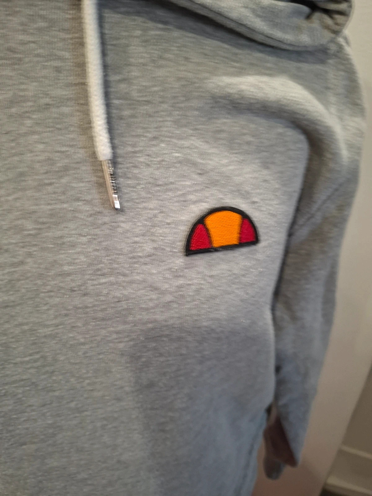 Sweat Ellesse crop à capuche gris chiné – logos brodés – S/36 – Ellesse – taille S / 36 / 8 3