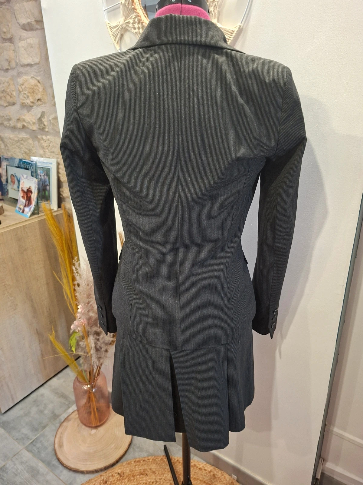 Ensemble tailleur NAF NAF veste + jupe plissée – gris rayé – S/36 – Naf Naf – taille S / 36 / 8 4