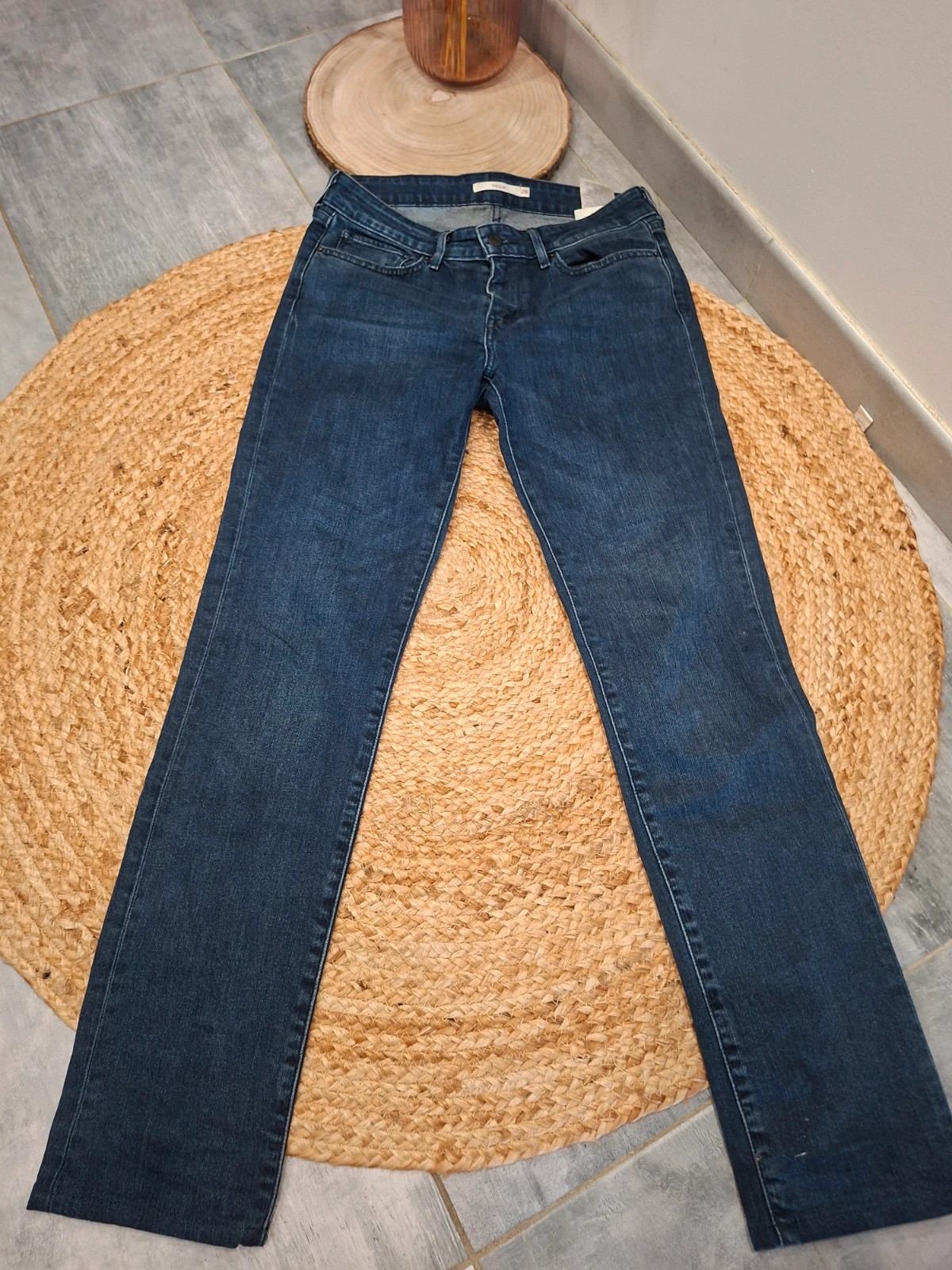 Jean Levi’s 712 Slim bleu brut W28 L34 T38 – Levi's – taille M / 38 / 10 2