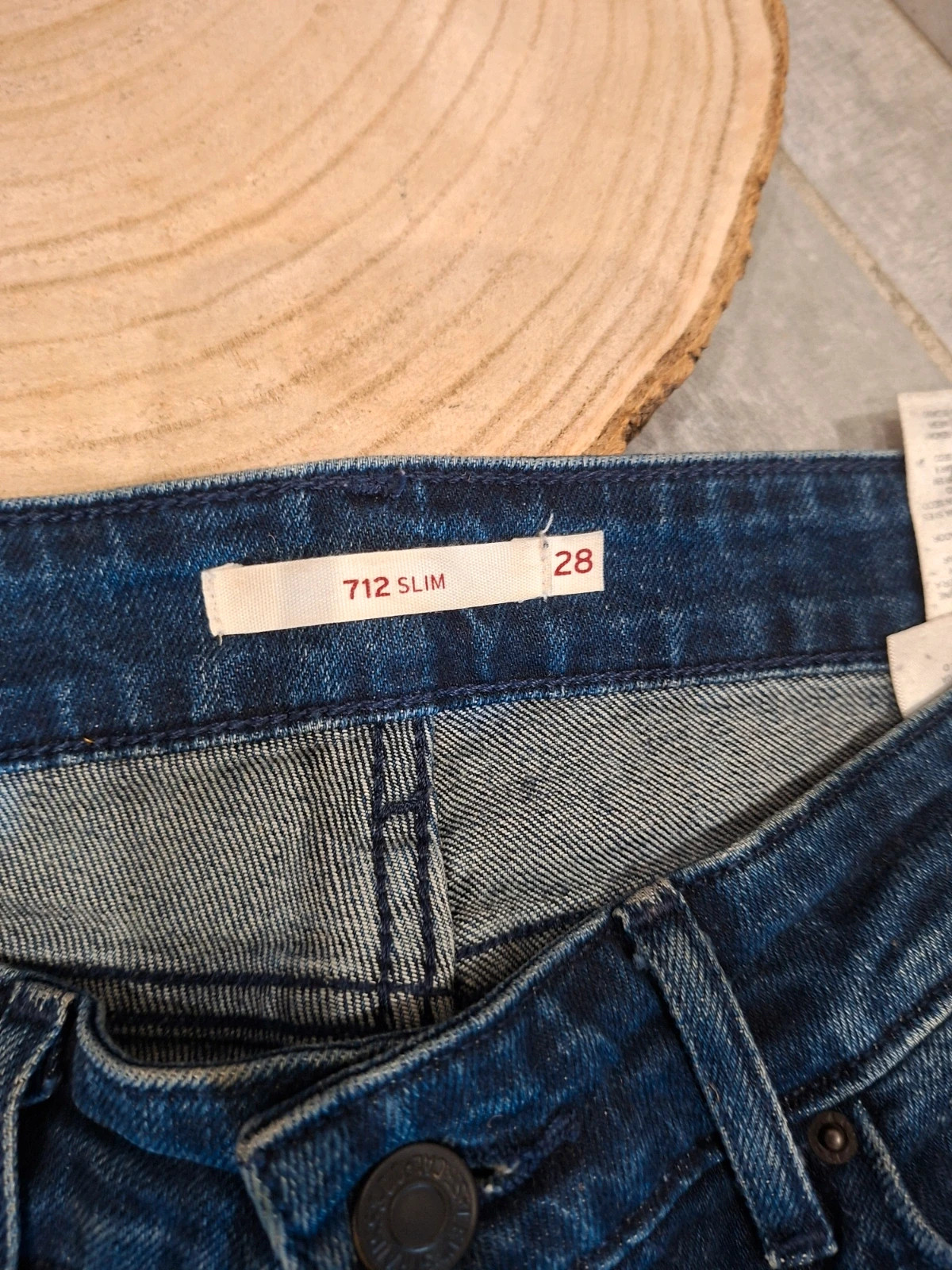 Jean Levi’s 712 Slim bleu brut W28 L34 T38 – Levi's – taille M / 38 / 10 3