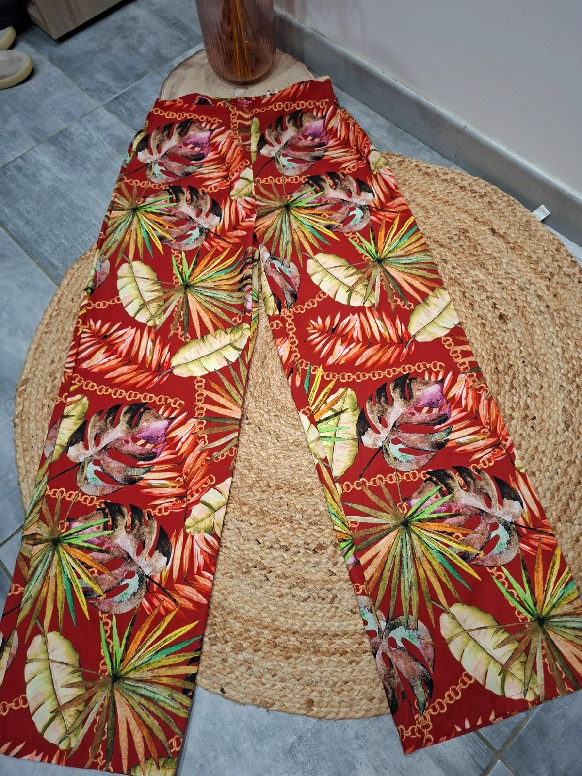 Pantalon fluide Guess imprimé tropical rouge – Taille S / 36 (Neuf) – GUESS – taille S / 36 / 8 2