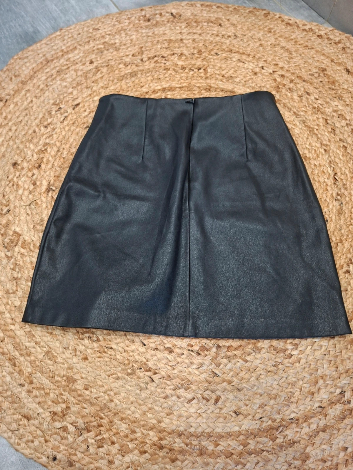 Jupe courte Amisu en similicuir noir – coupe trapèze – fente – S/36 – Amisu – taille S / 36 / 8 4