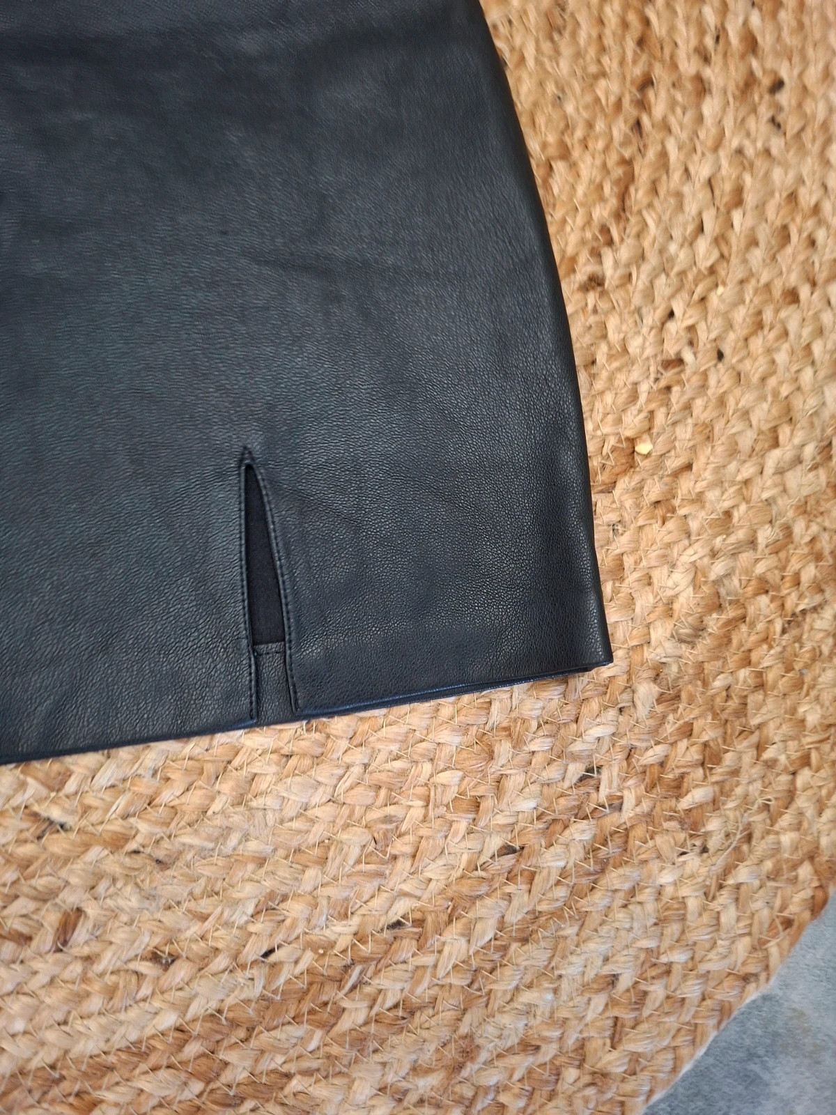 Jupe courte Amisu en similicuir noir – coupe trapèze – fente – S/36 – Amisu – taille S / 36 / 8 2