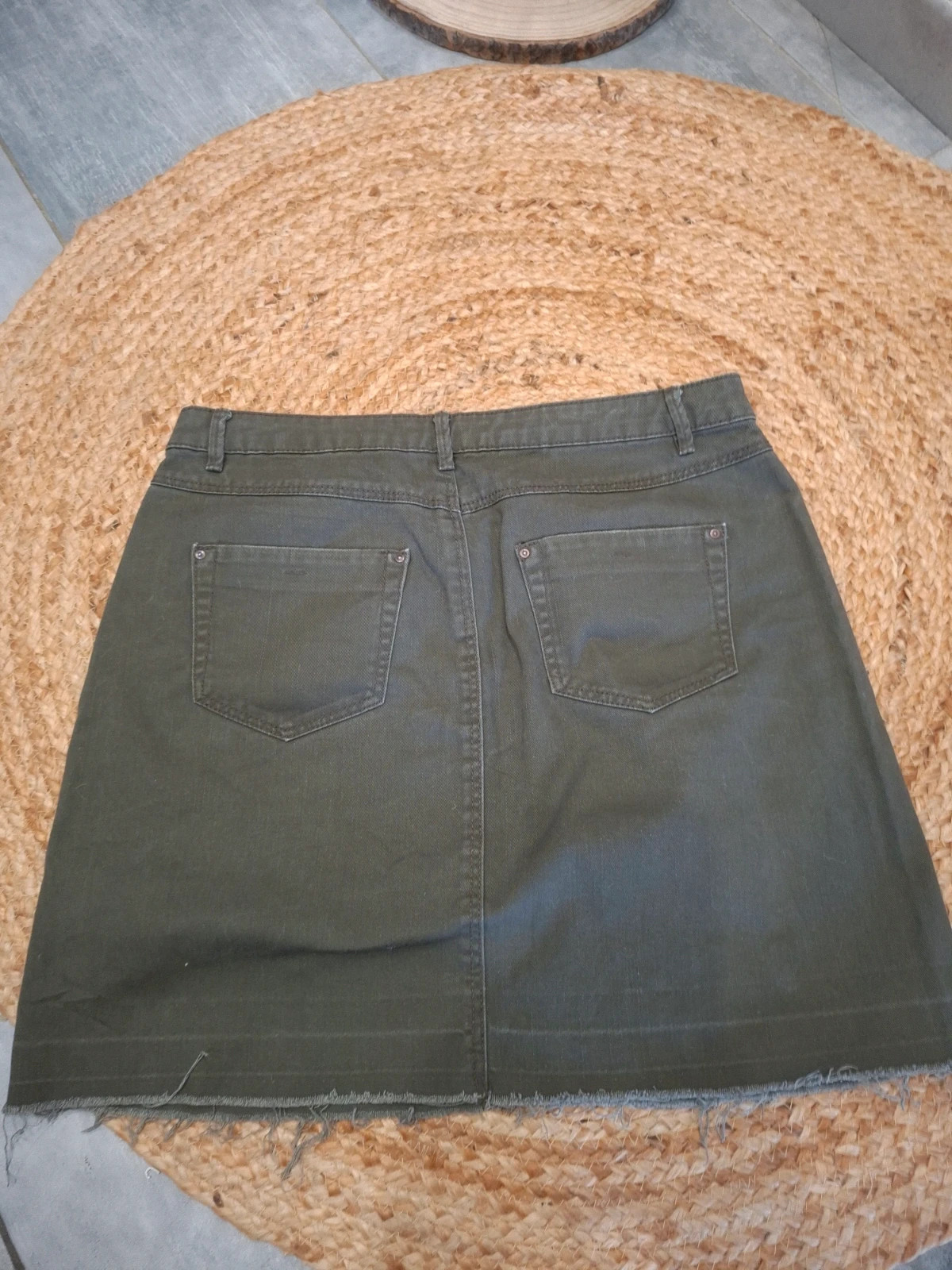 Jupe courte Camaïeu en jean kaki effilochée T. 40/L – Camaïeu – taille L / 40 / 12 4