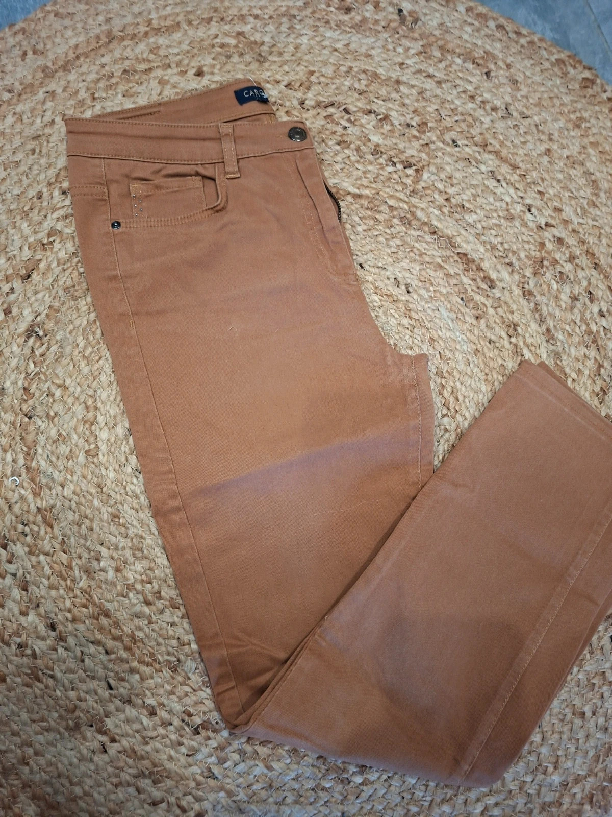 Pantalon Caroll slim camel détails clous & strass T. 40 – Caroll – taille L / 40 / 12