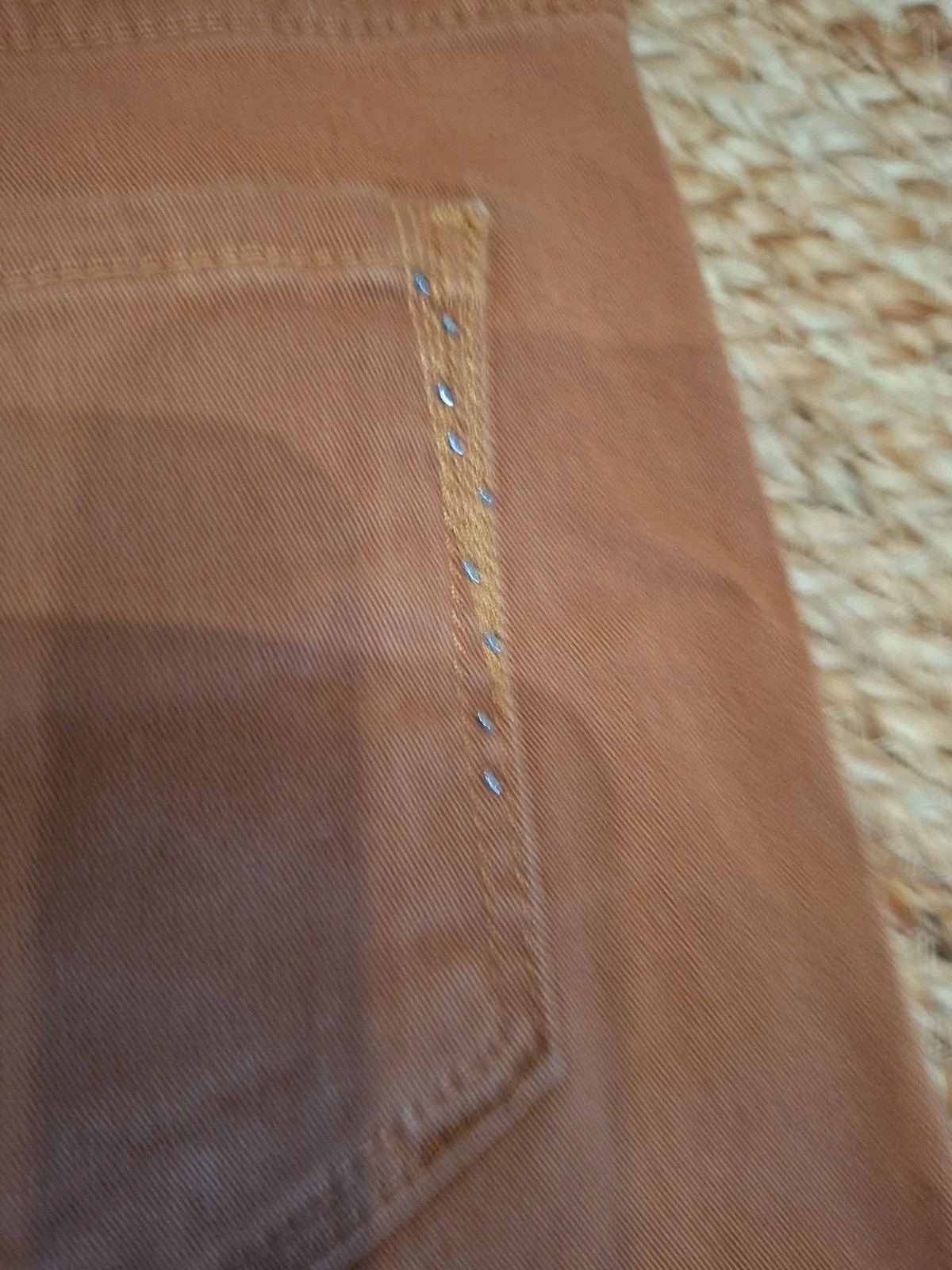 Pantalon Caroll slim camel détails clous & strass T. 40 – Caroll – taille L / 40 / 12 5