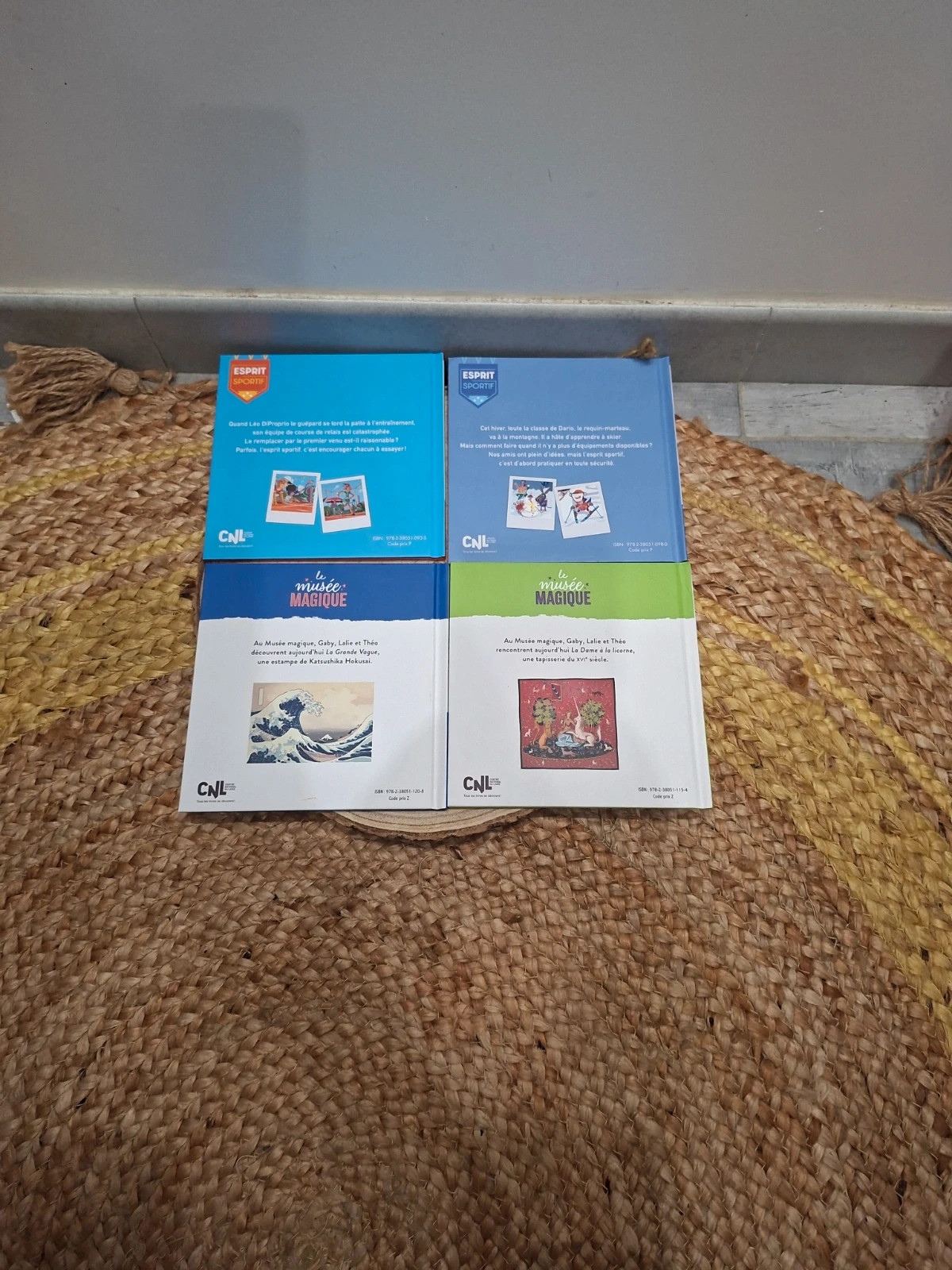 Lot 4 livres enfants Hachette Jeunesse (La Grande Vague, La course) 2