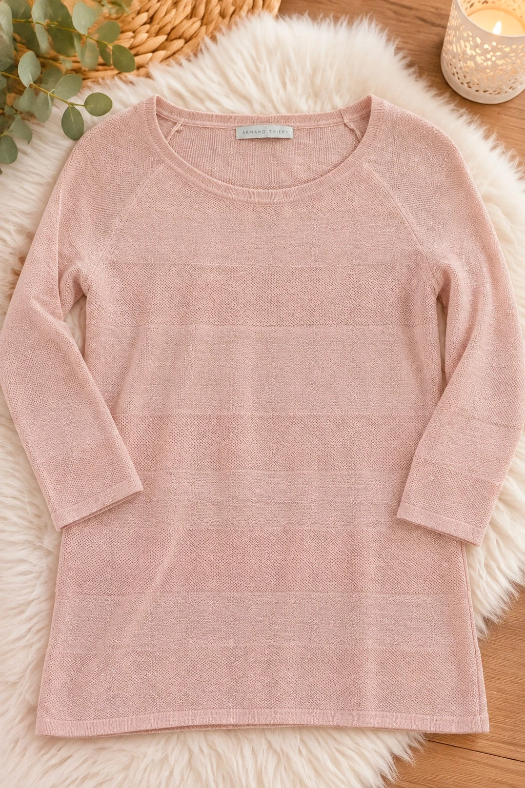 Pull fin en maille rose poudré métallisé (Armand Thiery – Taille M)