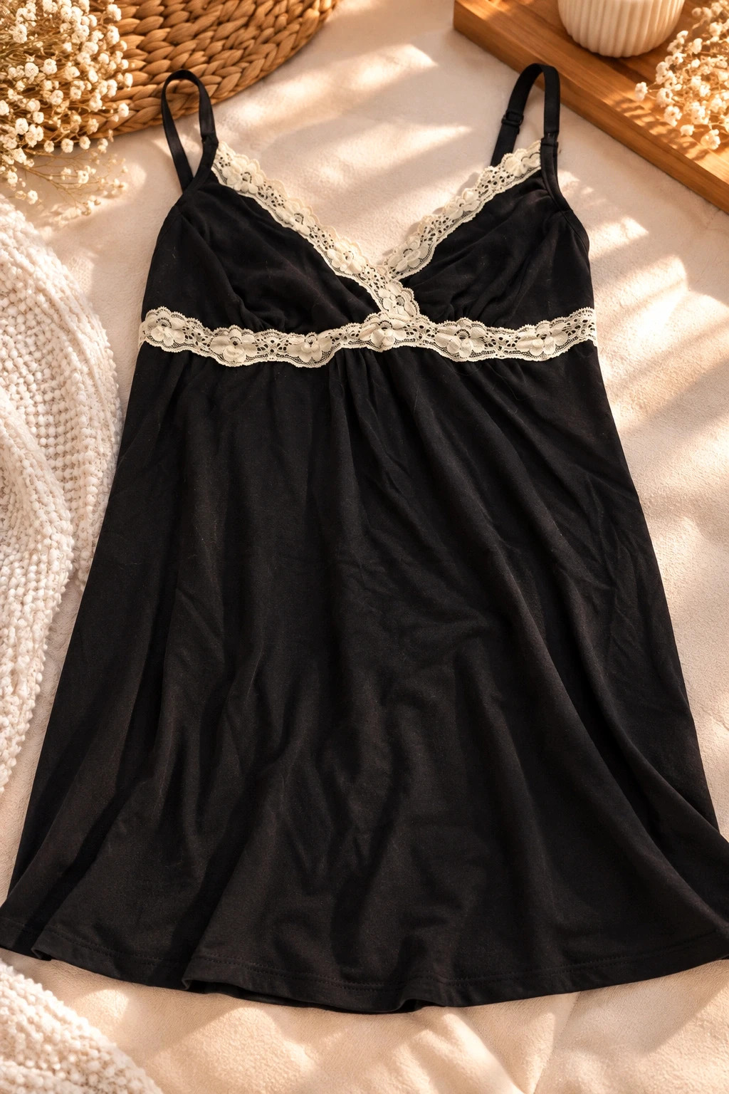Nuisette Noire et Dentelle (Taille FR 40)