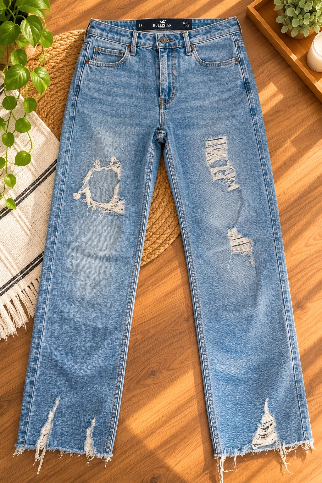 Jean Mom déchiré Hollister – Bleu Clair – W26 / L27 (T34/36)