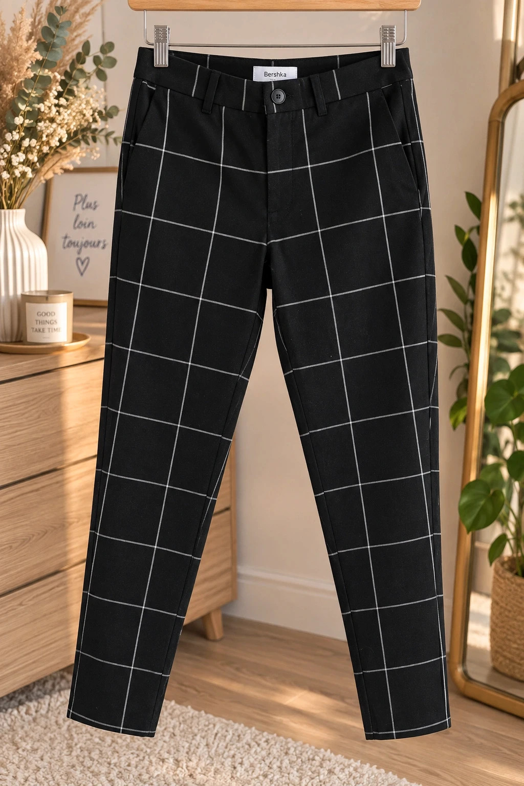 Pantalon Bershka noir à carreaux blancs