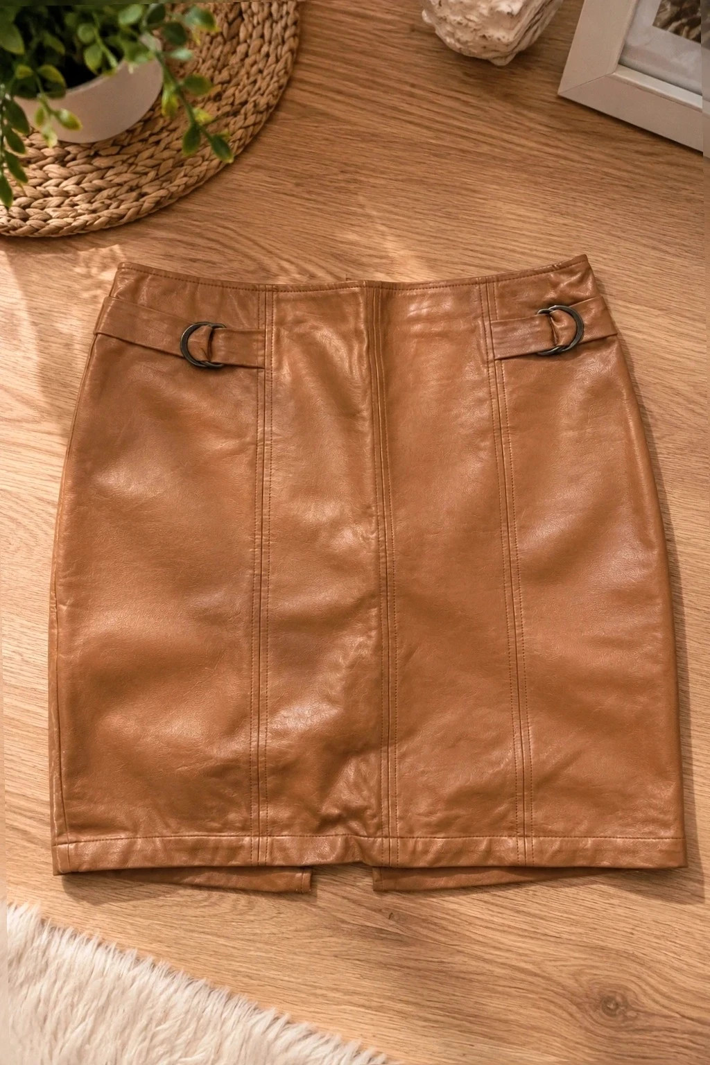 Jolie jupe effet Cuir camel – Tendance – taille M / 38 / 10