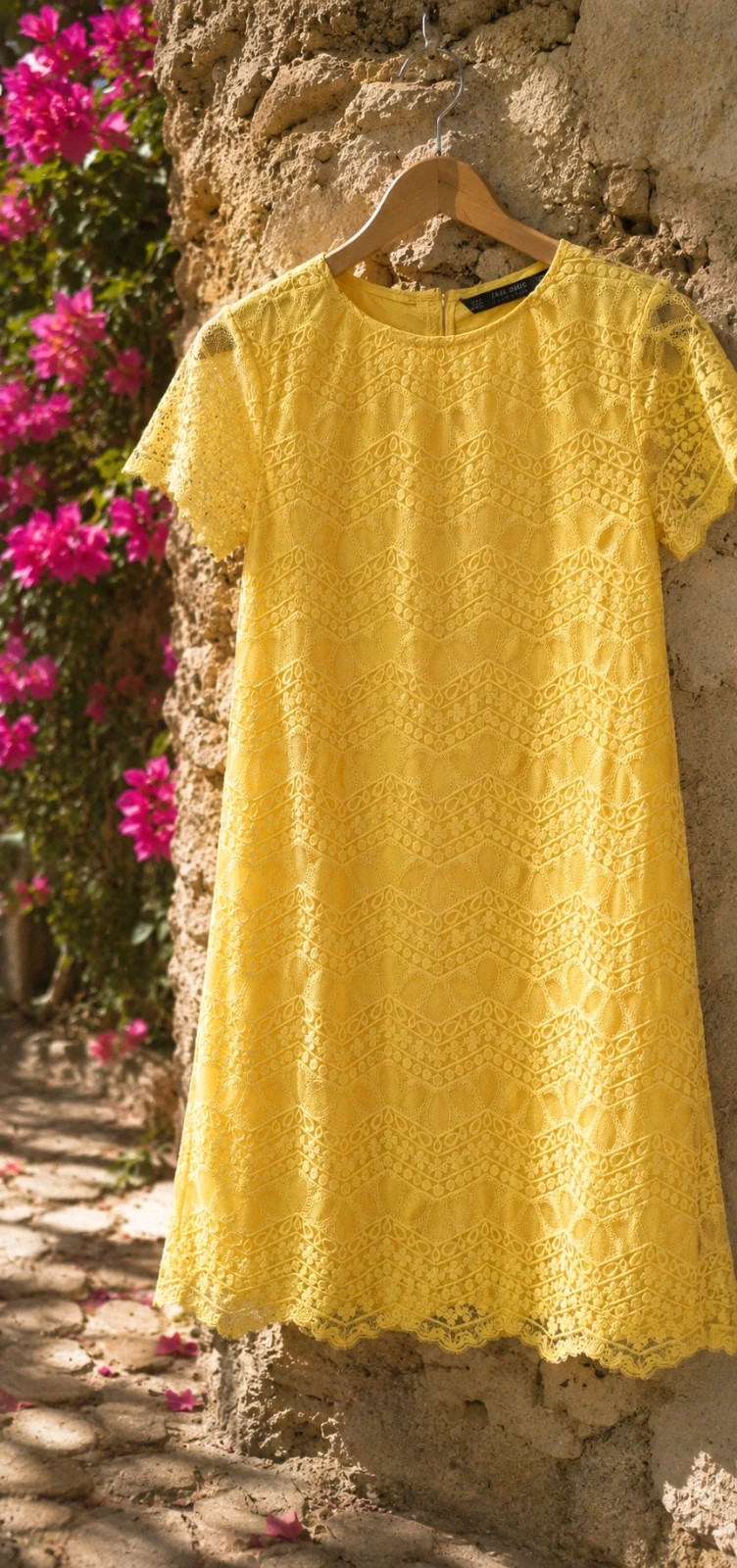 Robe jaune en dentelle Zara Basic – Taille M