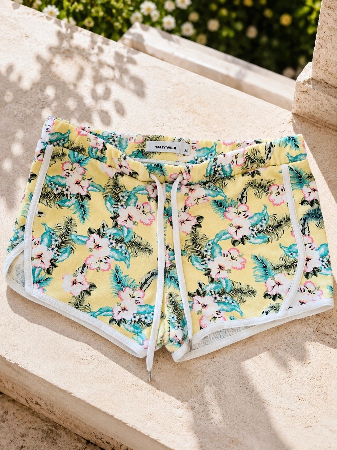 Short fleuri Tally Weijl – Taille 38