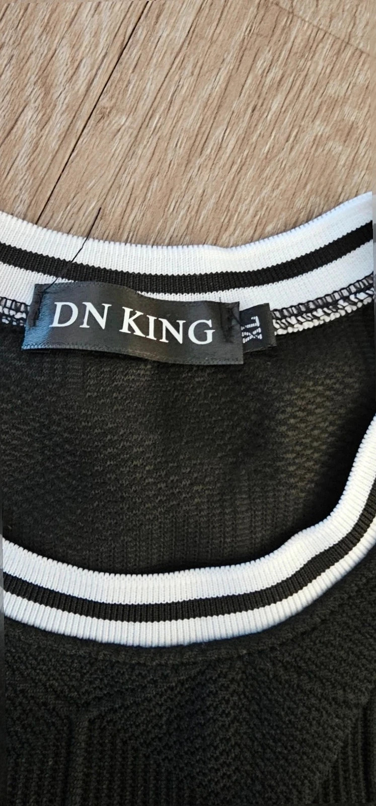T-shirt noir Motif R – DN King – Taille L . – DN King – taille L / 40 / 12 2