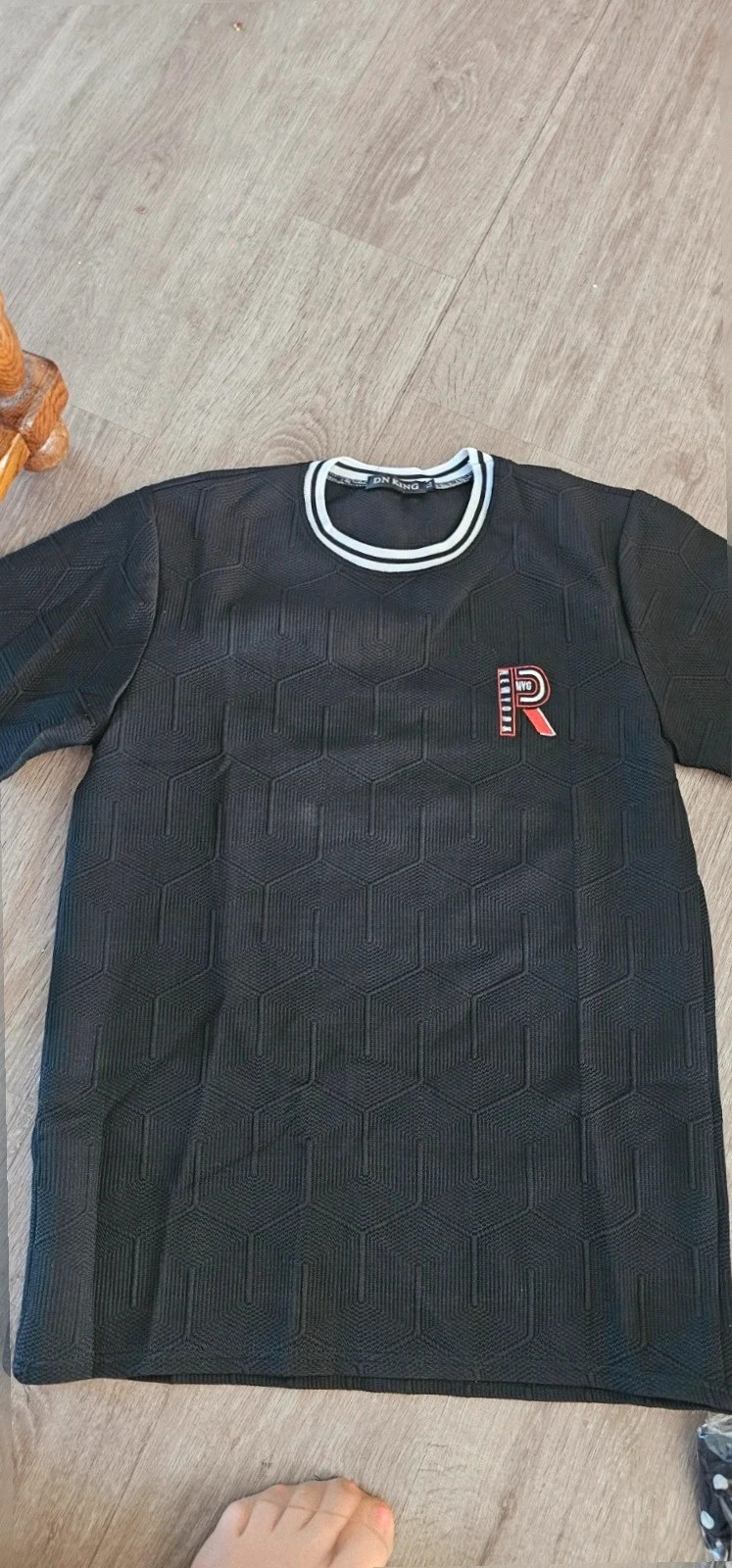 T-shirt noir Motif R – DN King – Taille L . – DN King – taille L / 40 / 12 3