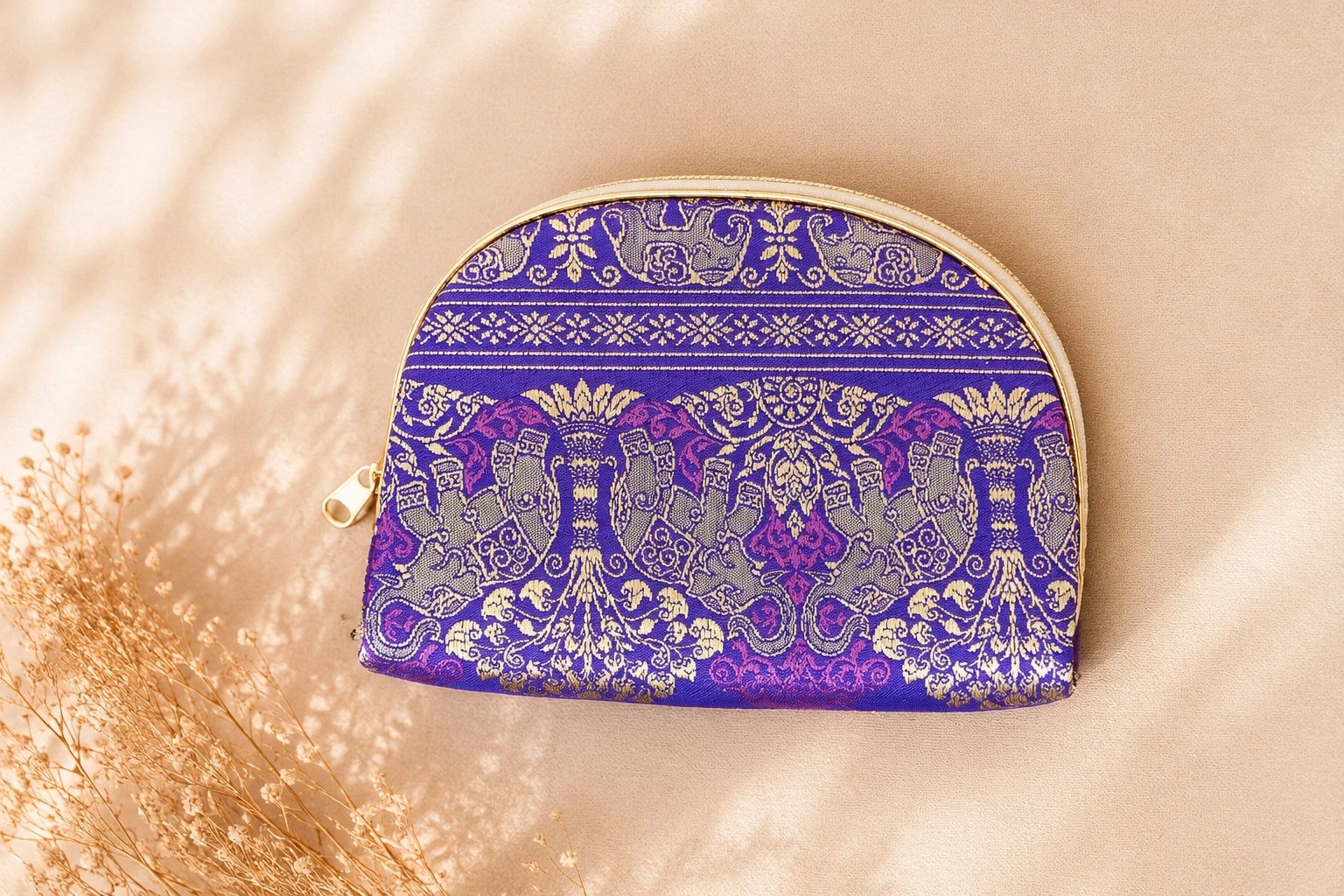 Petite trousse/pochette Thaïlande violette et dorée