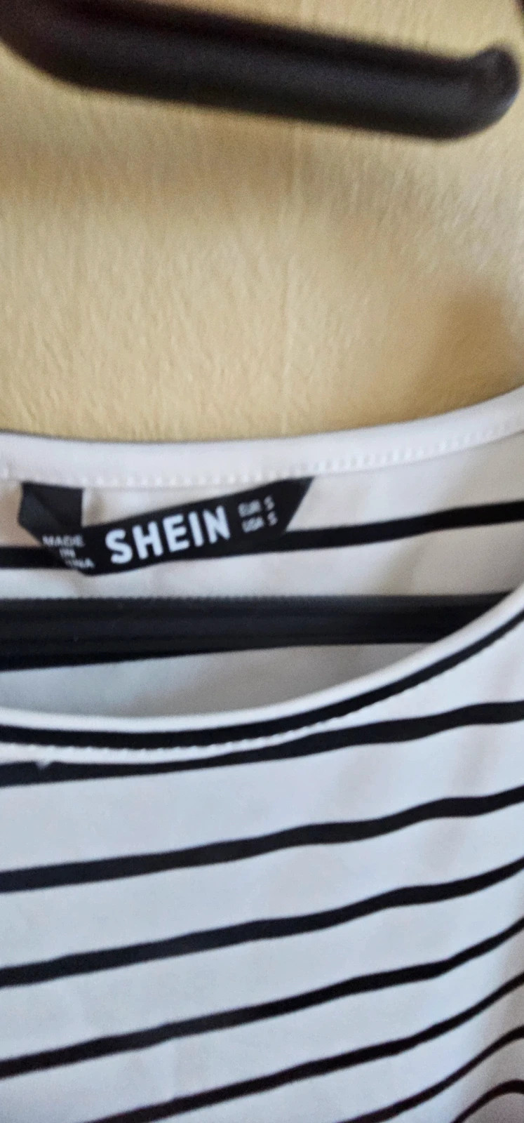 Robe t-shirt rayée noire et blanche SHEIN – Taille S – Shein – taille S / 36 / 8 2