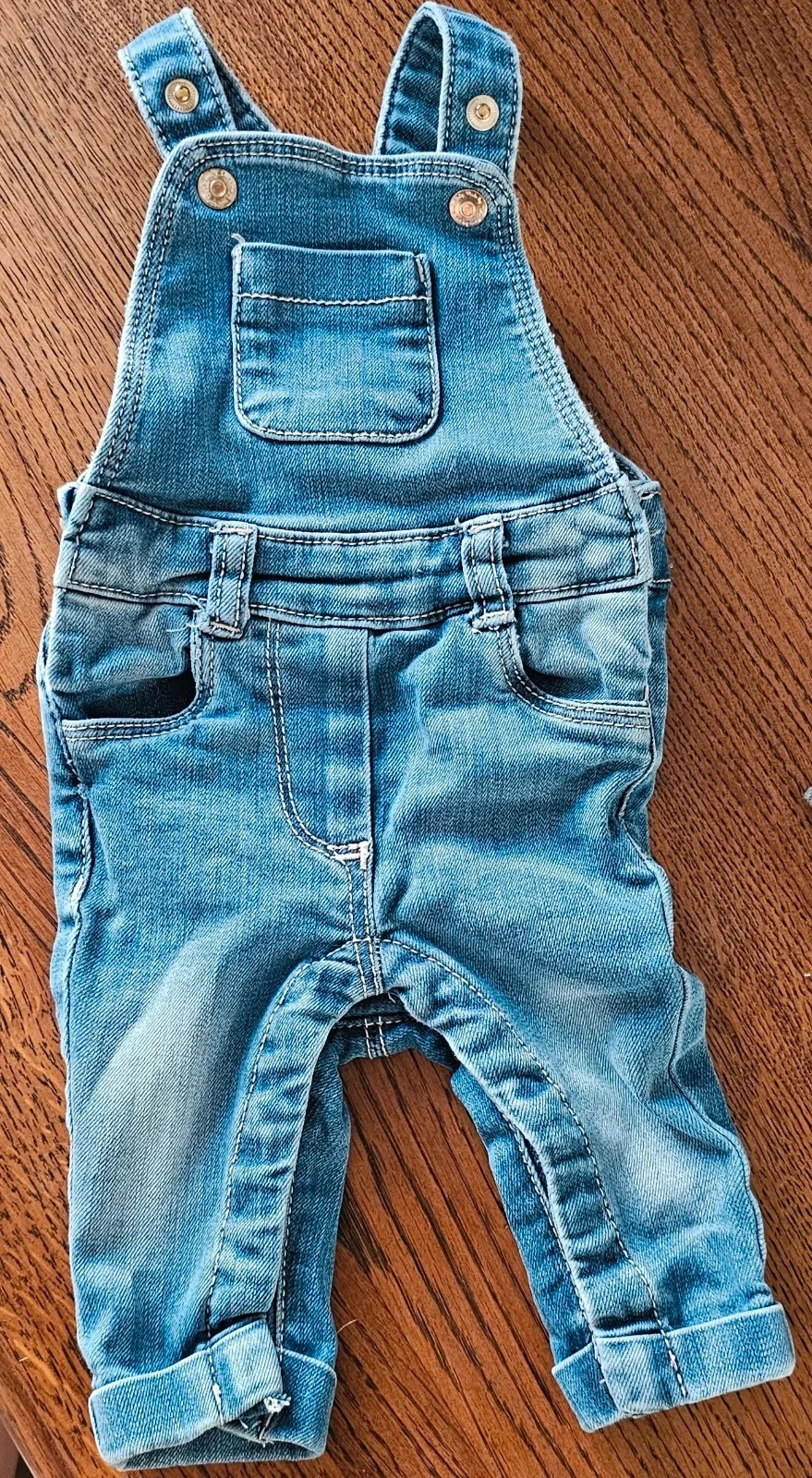 Adorable salopette en jean bébé - Tape à l’œil