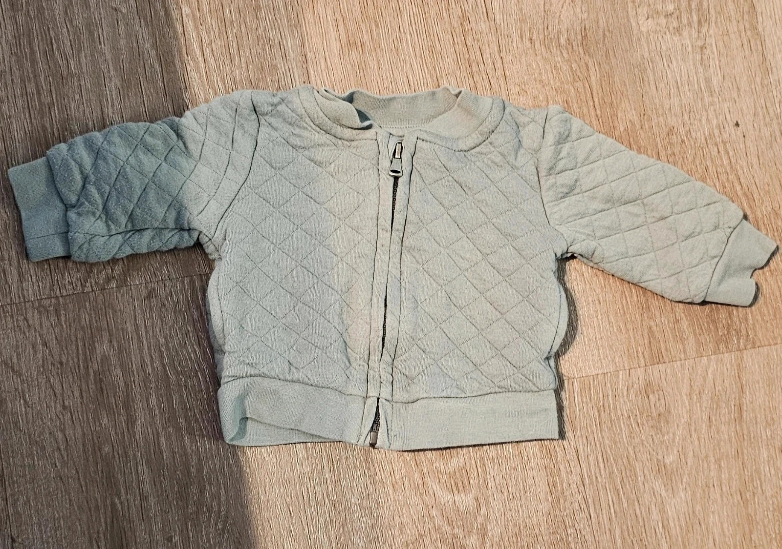 Gilet matelassé gris kaki zippé – Kiabi – 1 mois