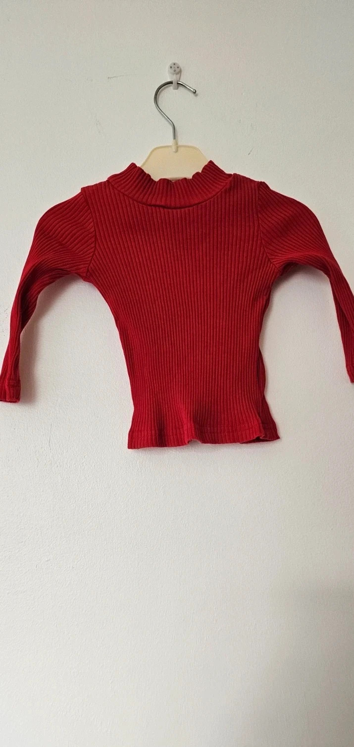 Haut rouge côtelé bébé 9-12 mois (SHEIN) .
