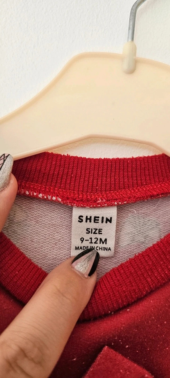 Pull bébé rouge Shein 9-12 mois – motif fille avec nœud . – Shein – taille 9-12 mois / 74 cm 3