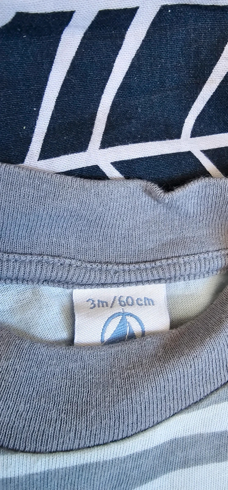 Tee-shirt rayé bleu/gris bébé 3 mois – Petit Bateau – taille 3-6 mois / 62 cm 2