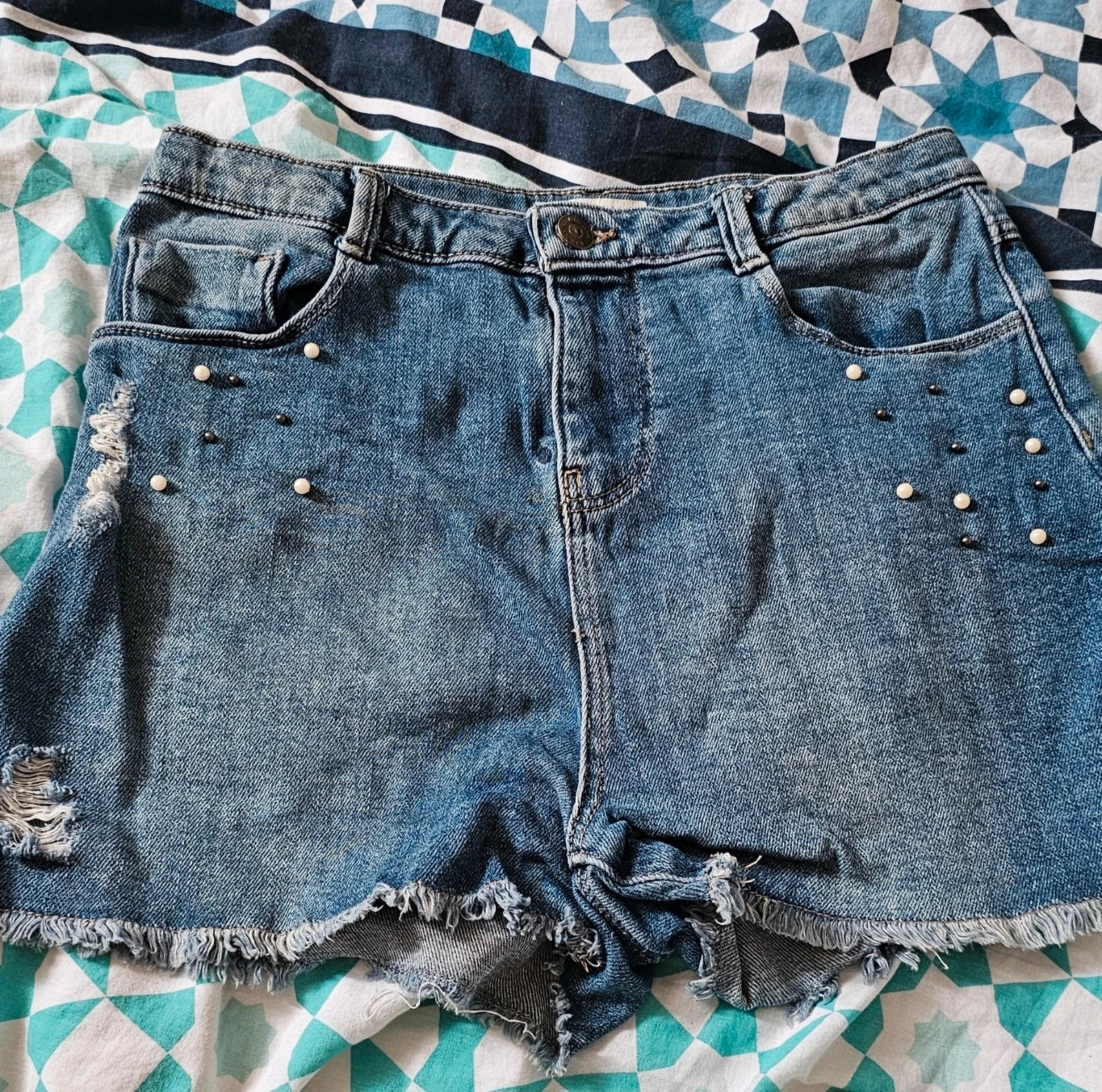 Short en jean mom perlé Kiabi – Taille M (16-18 ans)