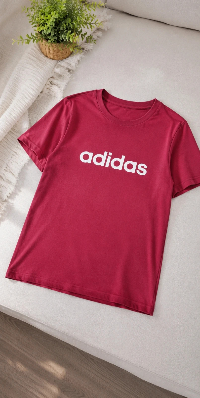 Joli tee-shirt Adidas rose en très bon état