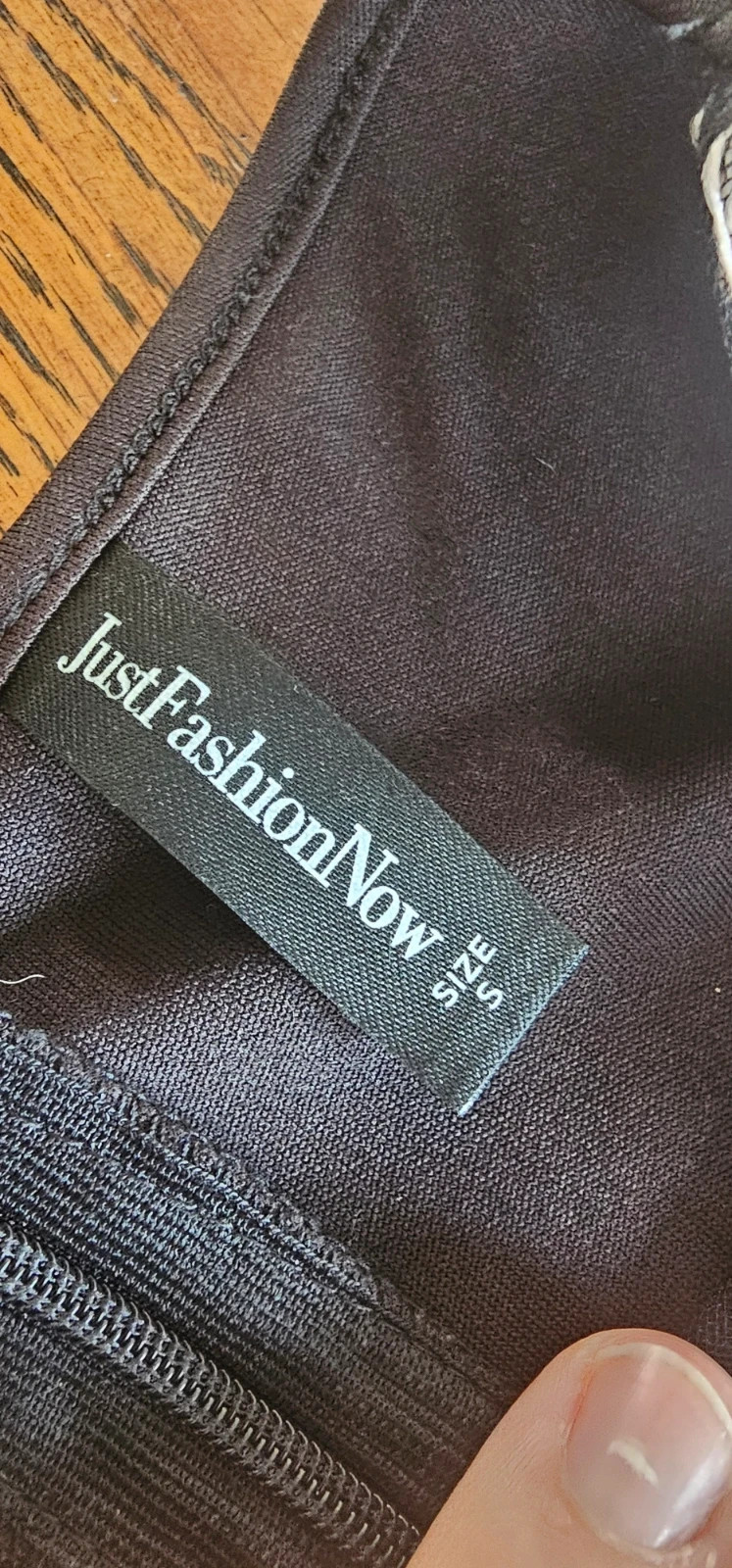 Robe noire élégante brodée JustFashionNow – Taille S (36) – JustFashionNow – taille S / 36 / 8 2