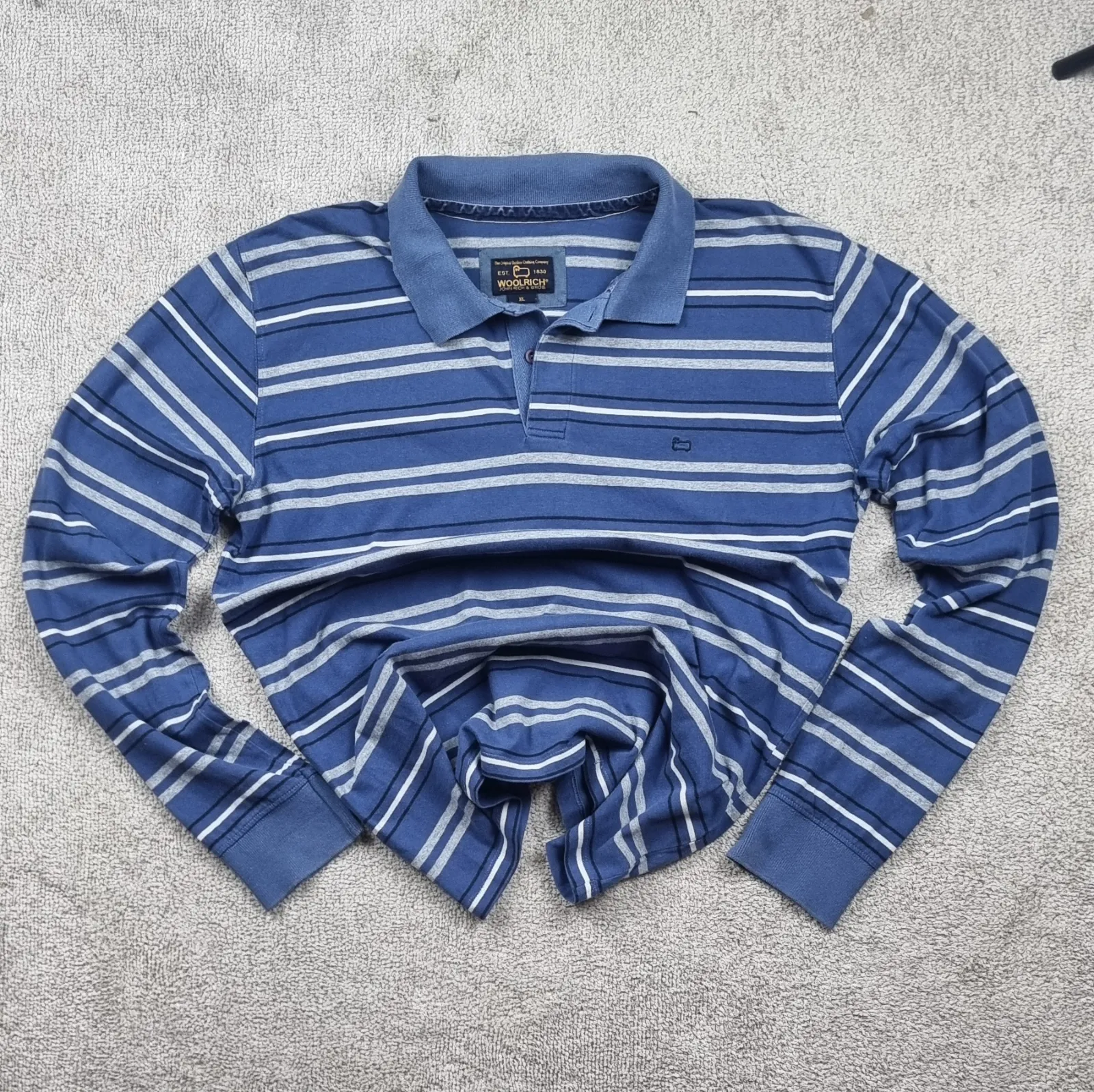 Polo woolrich rayas azules blancas