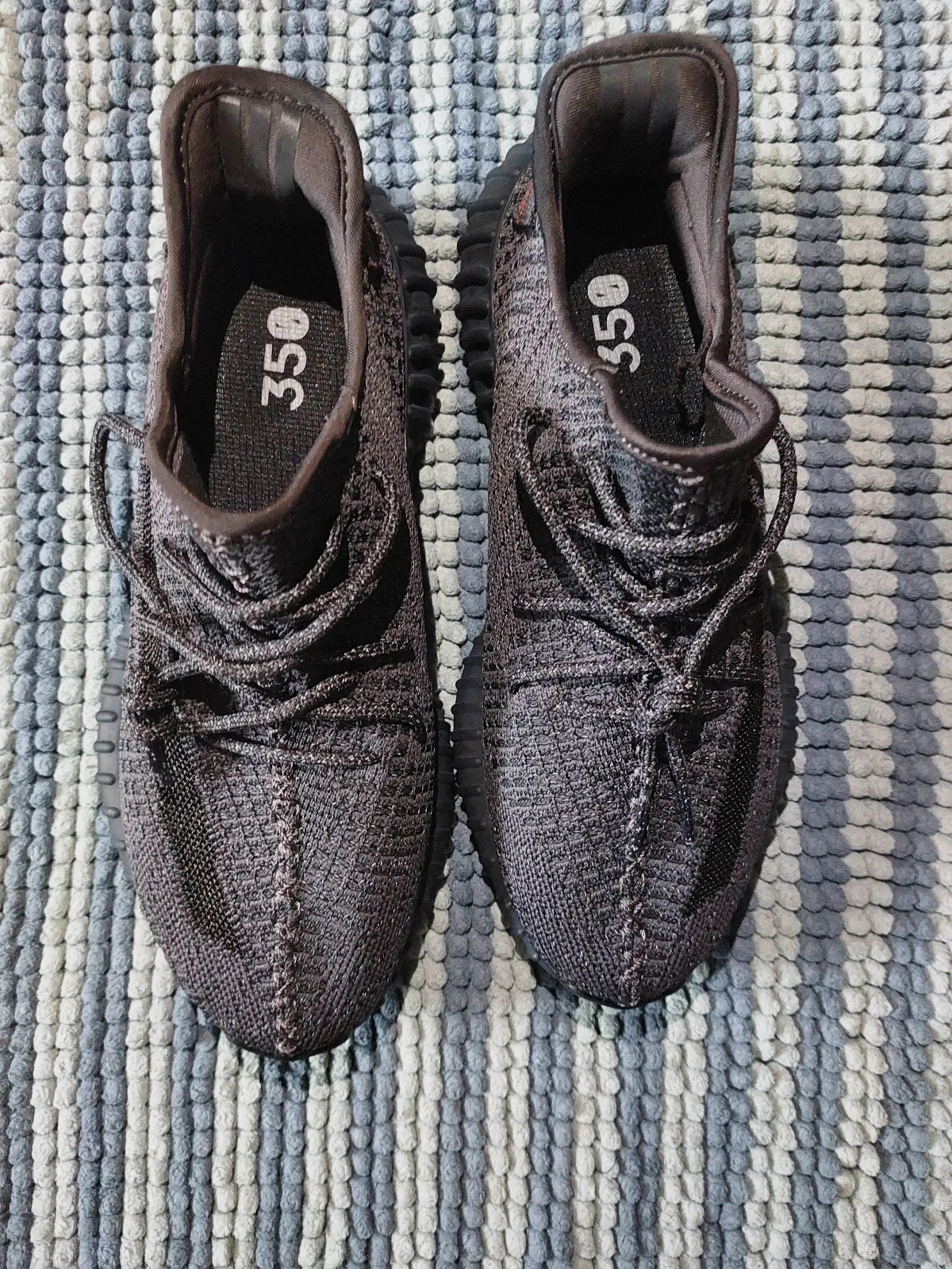Baskets Yeezy Boost 350 V2 noires – Yeezy – taille EU 42 3