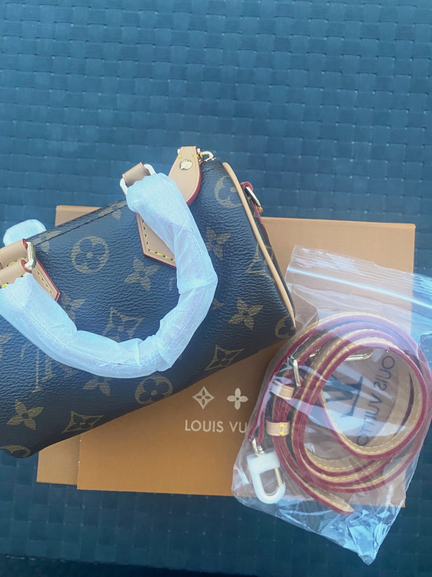 sac a main marron LV neuf