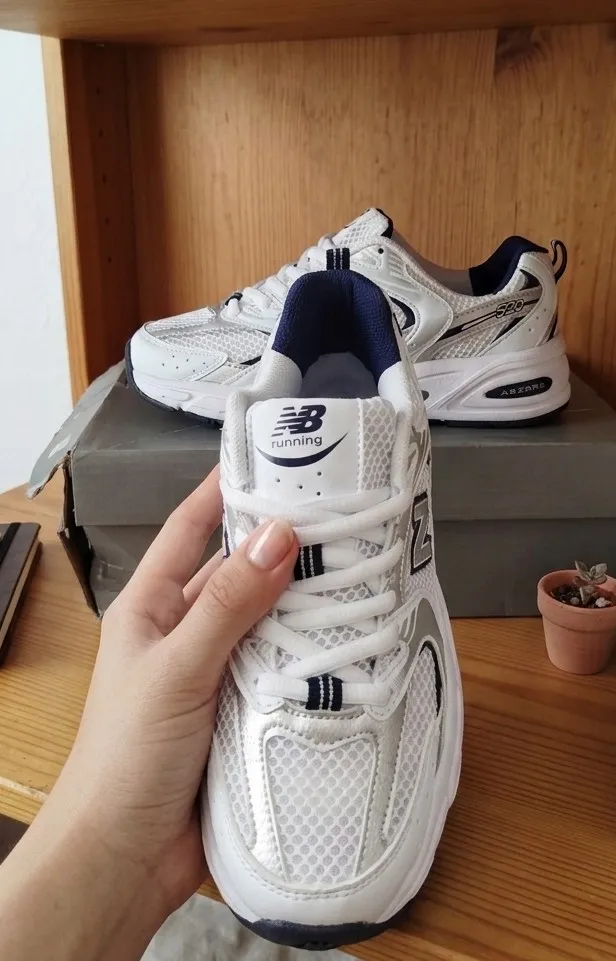 New Balance baskets blanches bleu marine 5