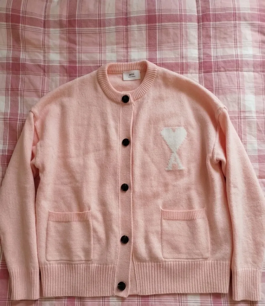 Cardigan AMI rose cœur poches