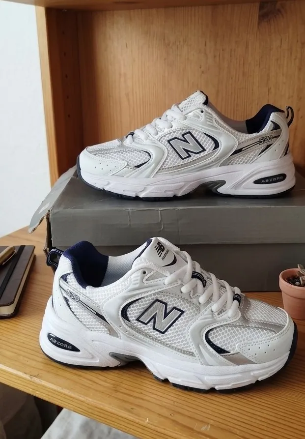 New Balance baskets blanches bleu marine 3