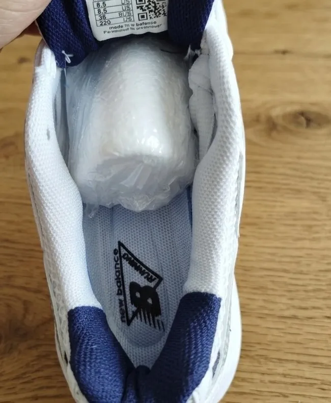 New Balance baskets blanches bleu marine