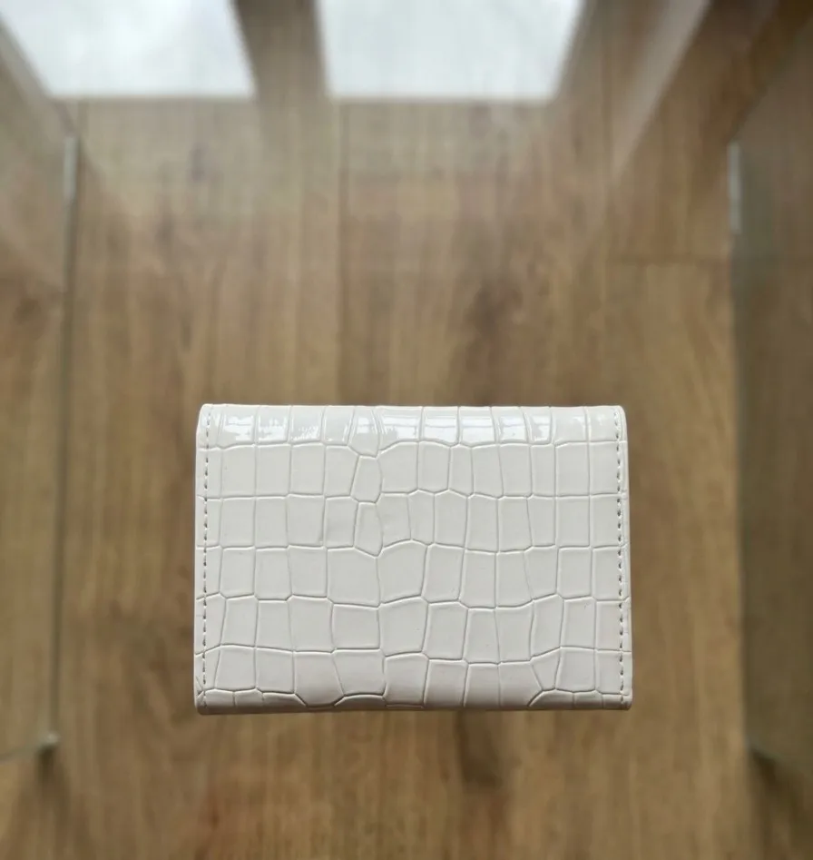 Portefeuille Vivienne Westwood blanc effet croco fermoir doré 2
